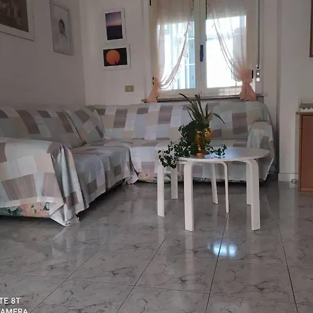Fresco e luminoso appartamento piano terra